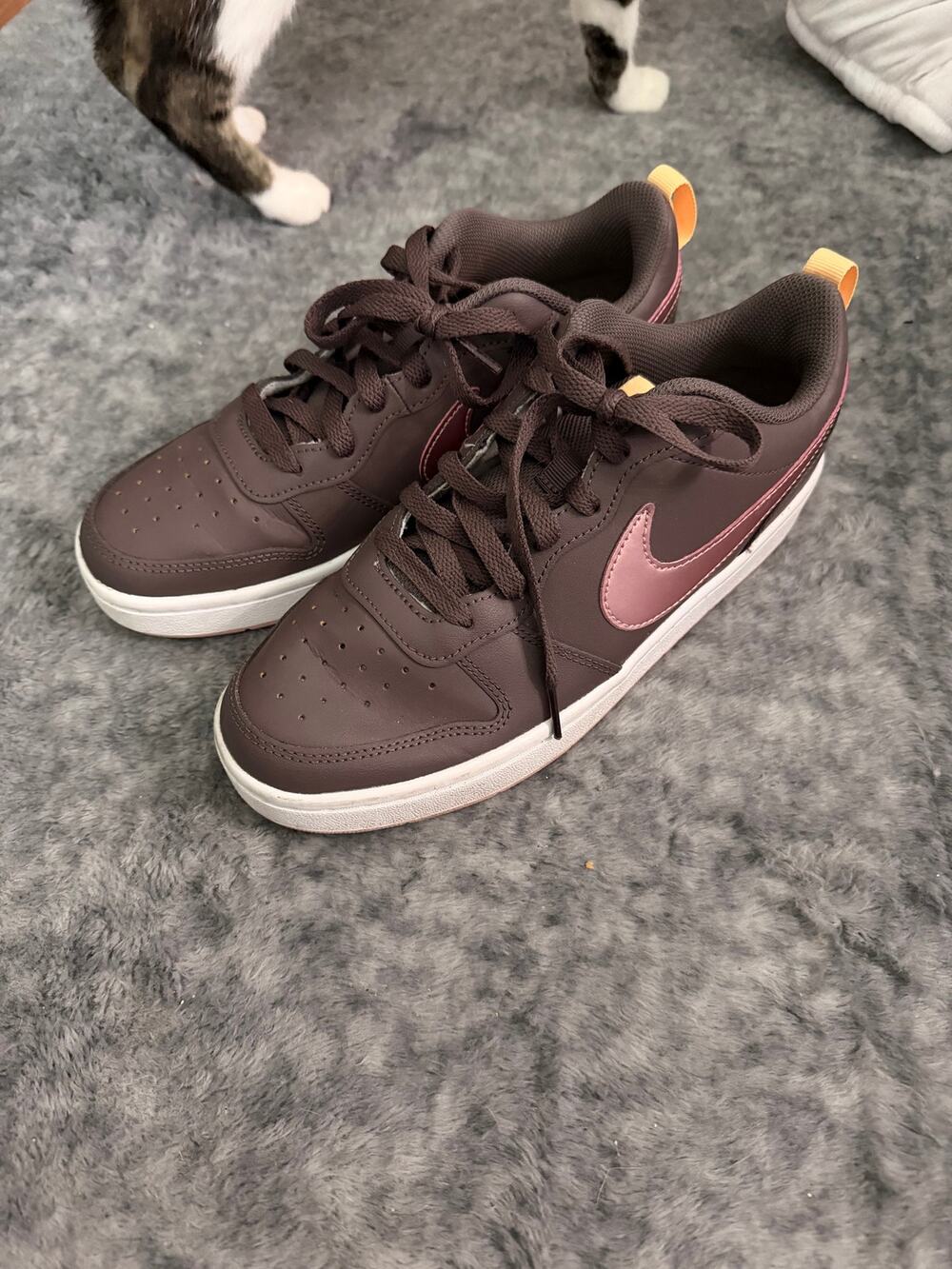 Nike Women’s Sneakers in maroon with Pink Swoosh and Yellow Pull Tabs